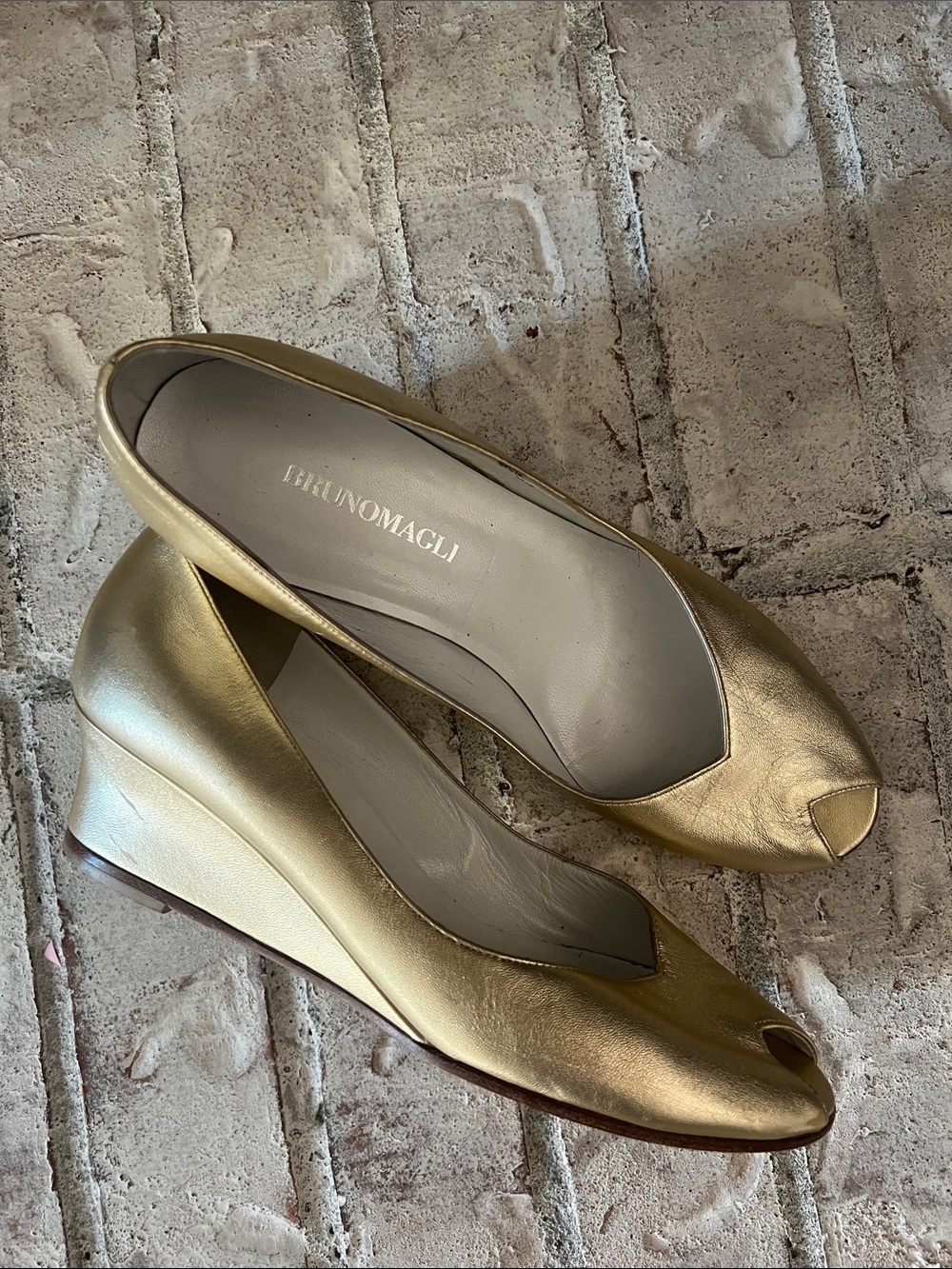 Bruno Magli Metallic Gold Leather Peep-Toe Wedges sz 8.5